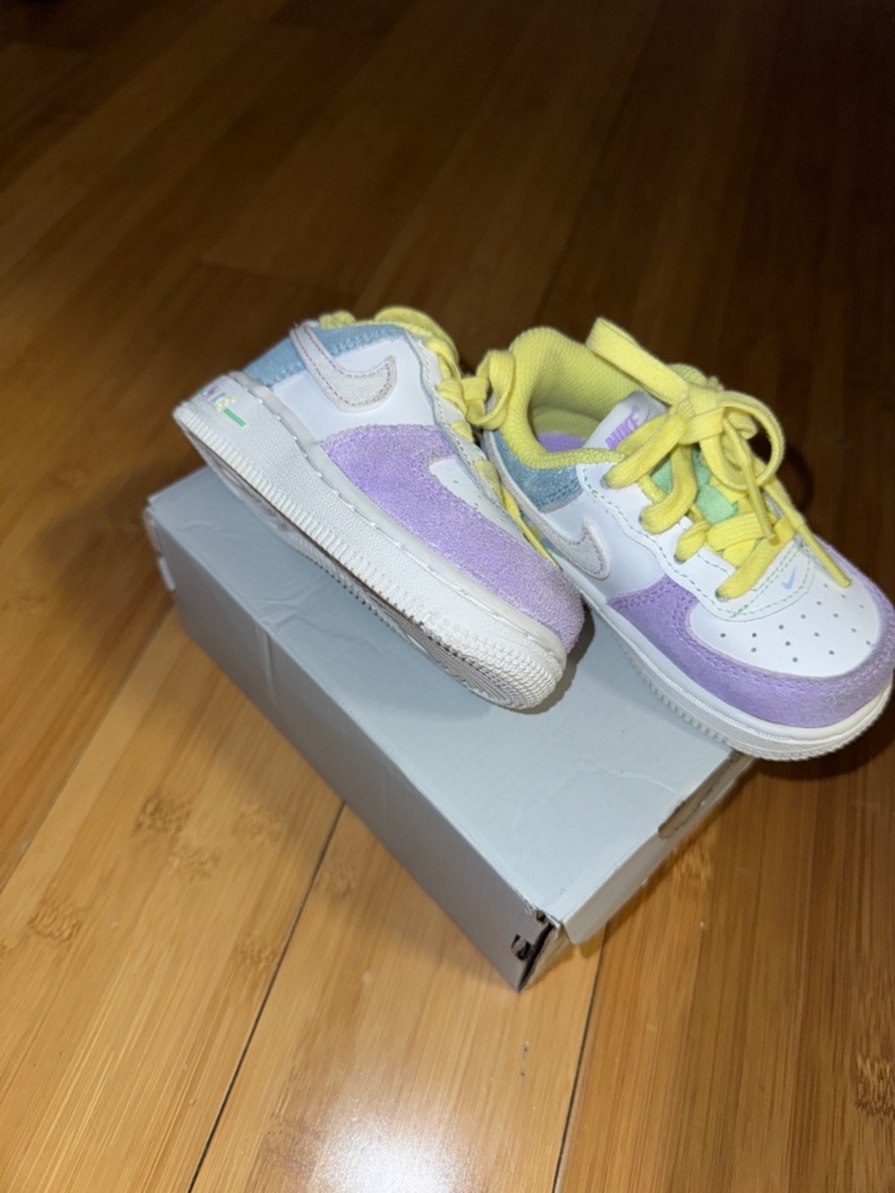 Nike Kids Lavender and Yellow Low-Top Sneakers